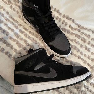 Jordan 1 mids